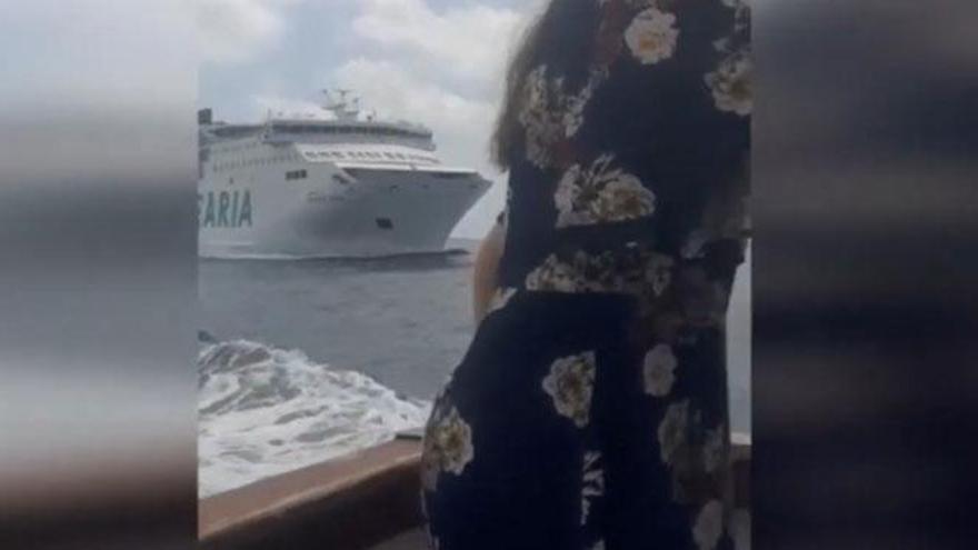 Pánico en el mar: un ferri y un barco, a punto de chocar entre Ibiza y Formentera  Vídeo