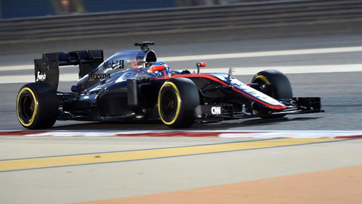 Fernando Alonso celebra entrar en la Q2