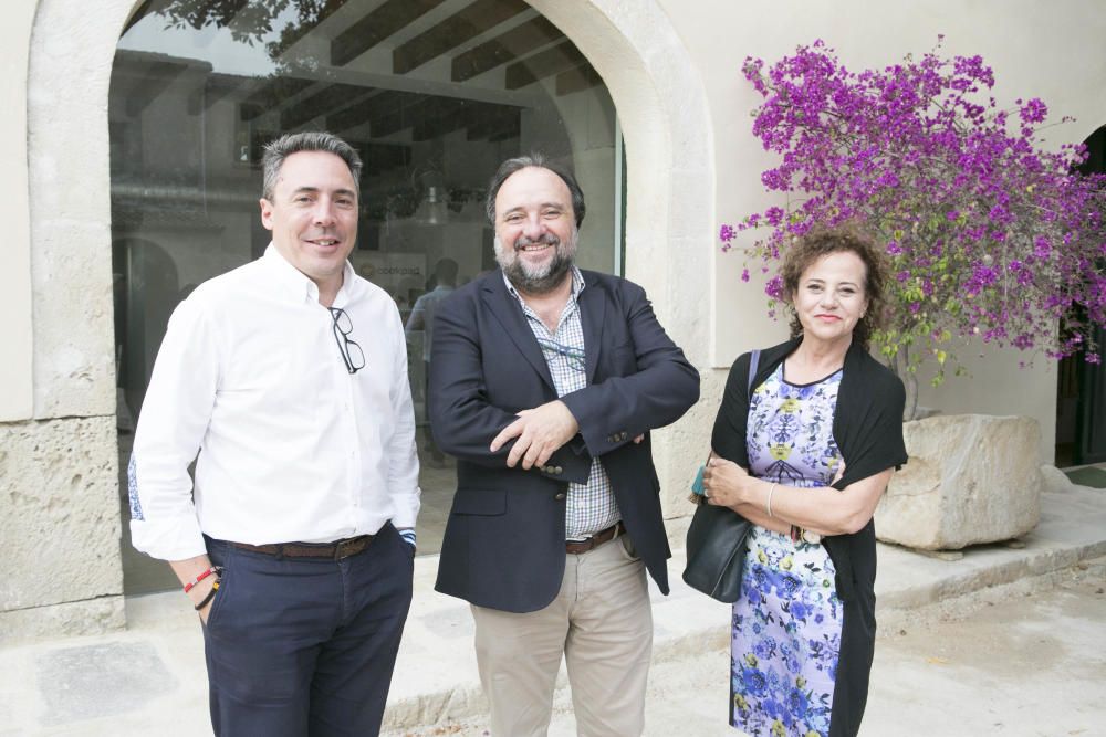 Eliseo Pascual inaugura la exposición de fotografía «Las luces de Torre Juana».