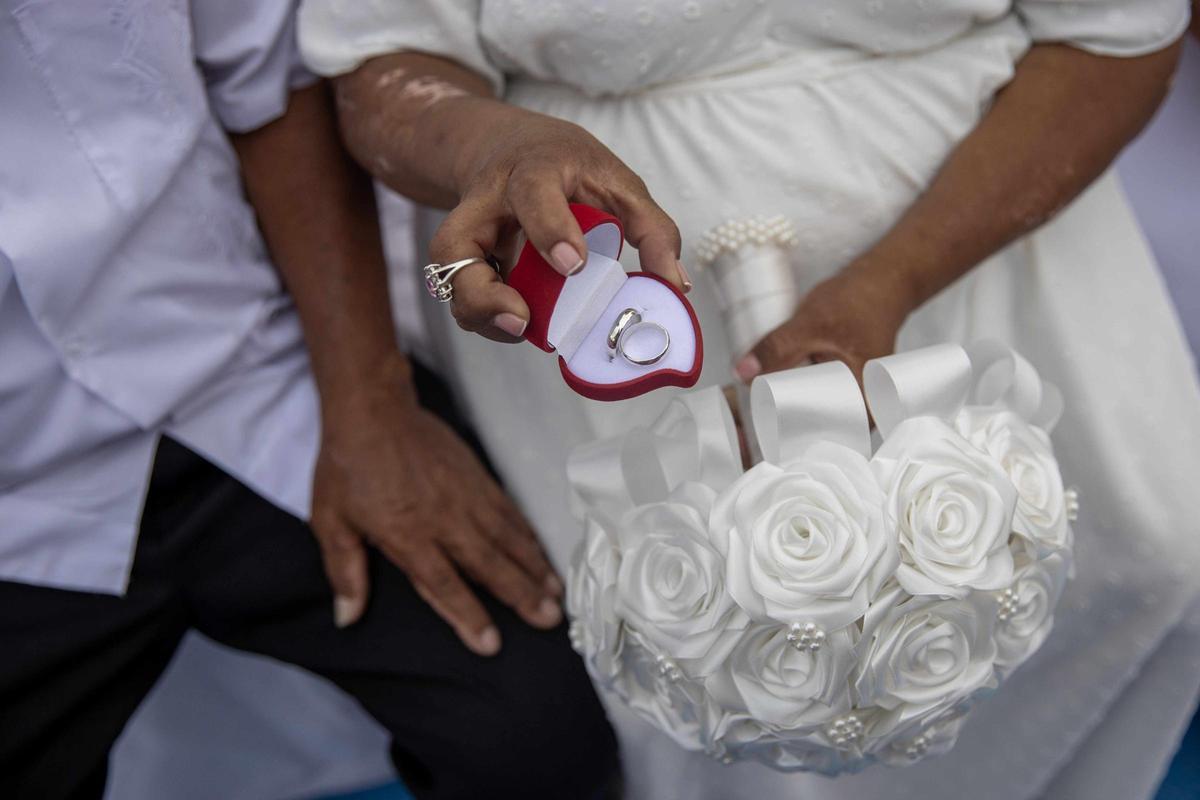 Unas 260 parejas, incluidos extranjeros, contraen matrimonio en boda masiva en Nicaragua