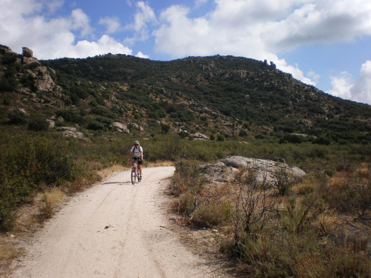 Entre las rutas se incluyen varias actividades en bibicleta como rutas MTB o familiares