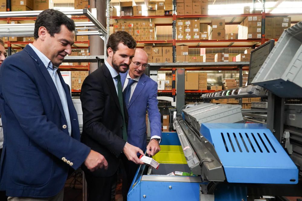 Pablo Casado visita las instalaciones de Bidafarma en Málaga