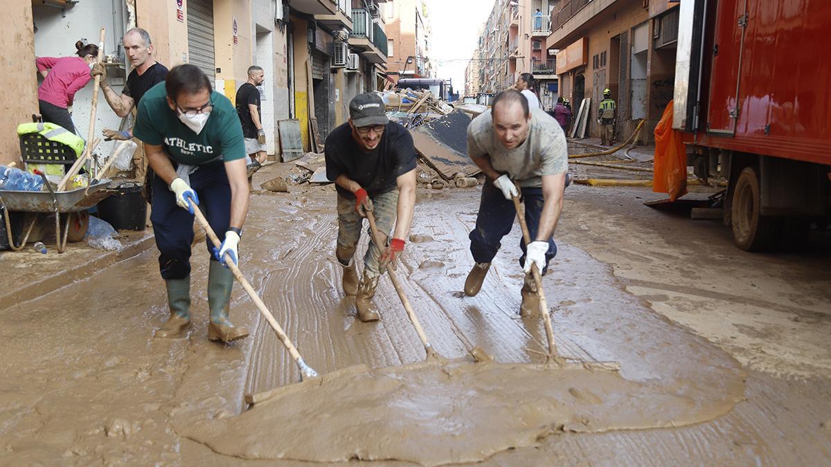El fango reina en Valencia ocho días después de la DANA
