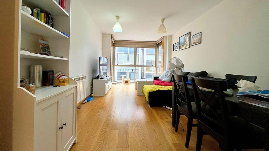 Oportunidad inmobiliaria en A Coruña: apartamento luminoso de 90 m² por 150.000 euros