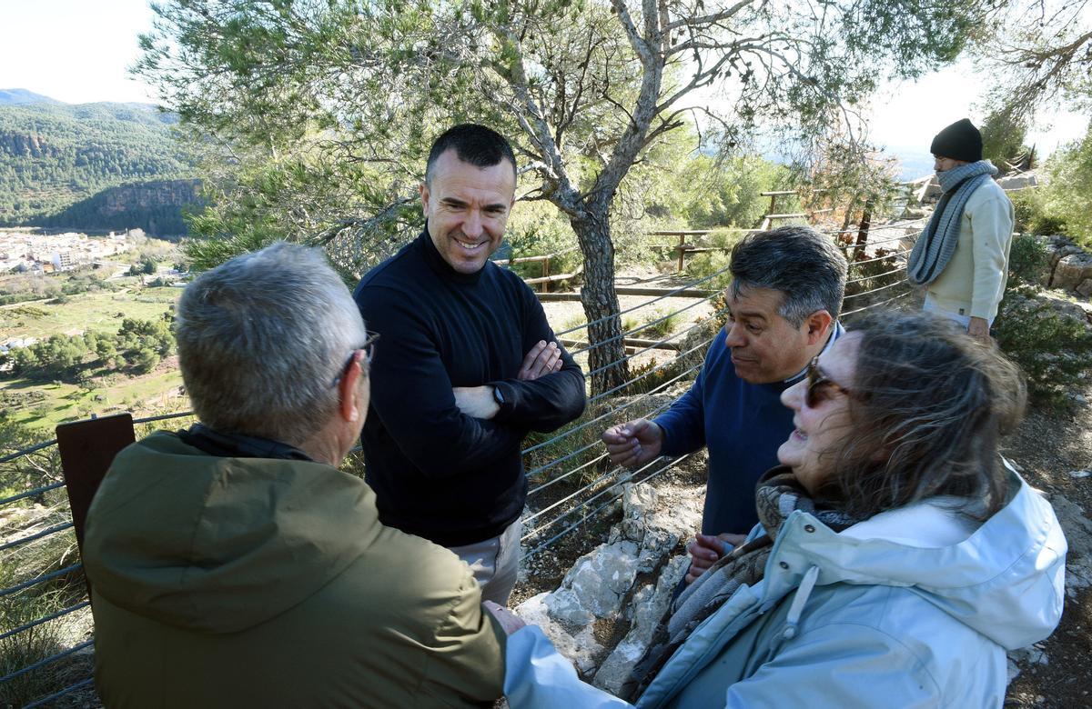 Visita de la Diputación de Valencia al yacimiento íbero del Puntal dels Llops en Olocau.