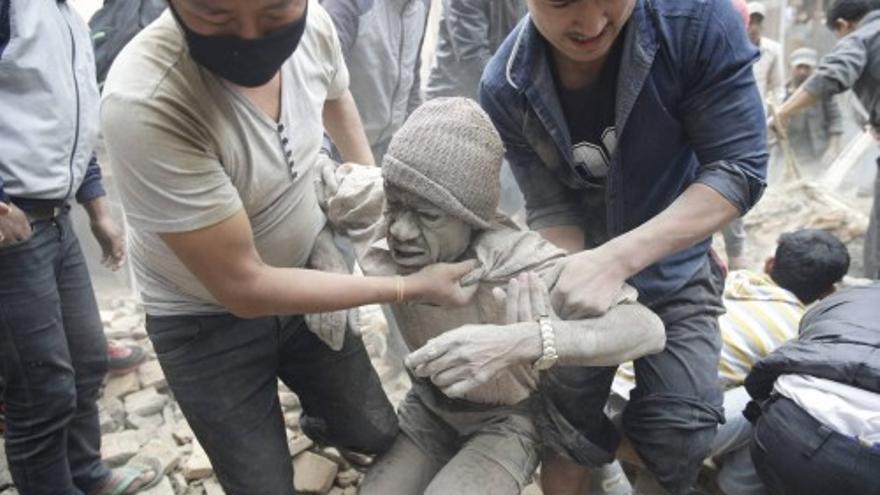 Espectacular rescate de una víctima en Nepal