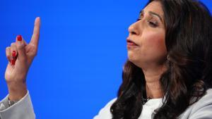 La ministra del Interior del Reino Unido, Suella Braverman, durante su intervención de este martes en el congreso anual del Partido Conservador.