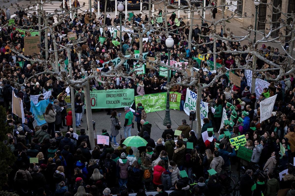 Primer día de huelga educativa en Aragón.
