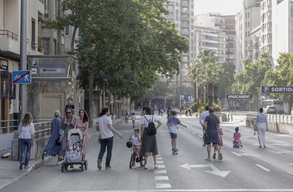 El cierre de calles en Palma, un alivio  para los paseos con seguridad