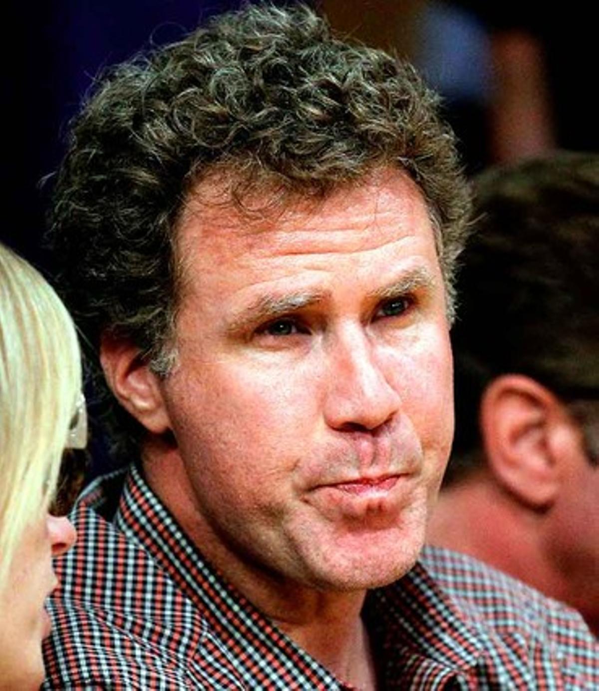 L’actor Will Ferrel fa una parada en les gravacions per poder assistir a l’Staples Center Arena.