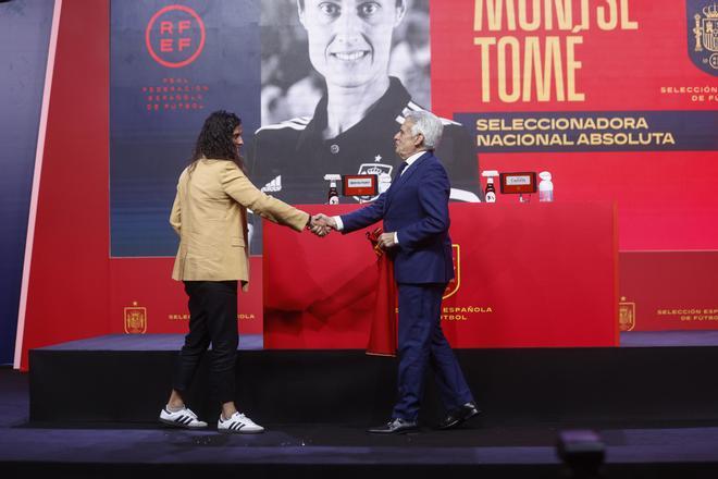 Las imágenes de la presentación de Montse Tomé como nueva seleccionadora femenina