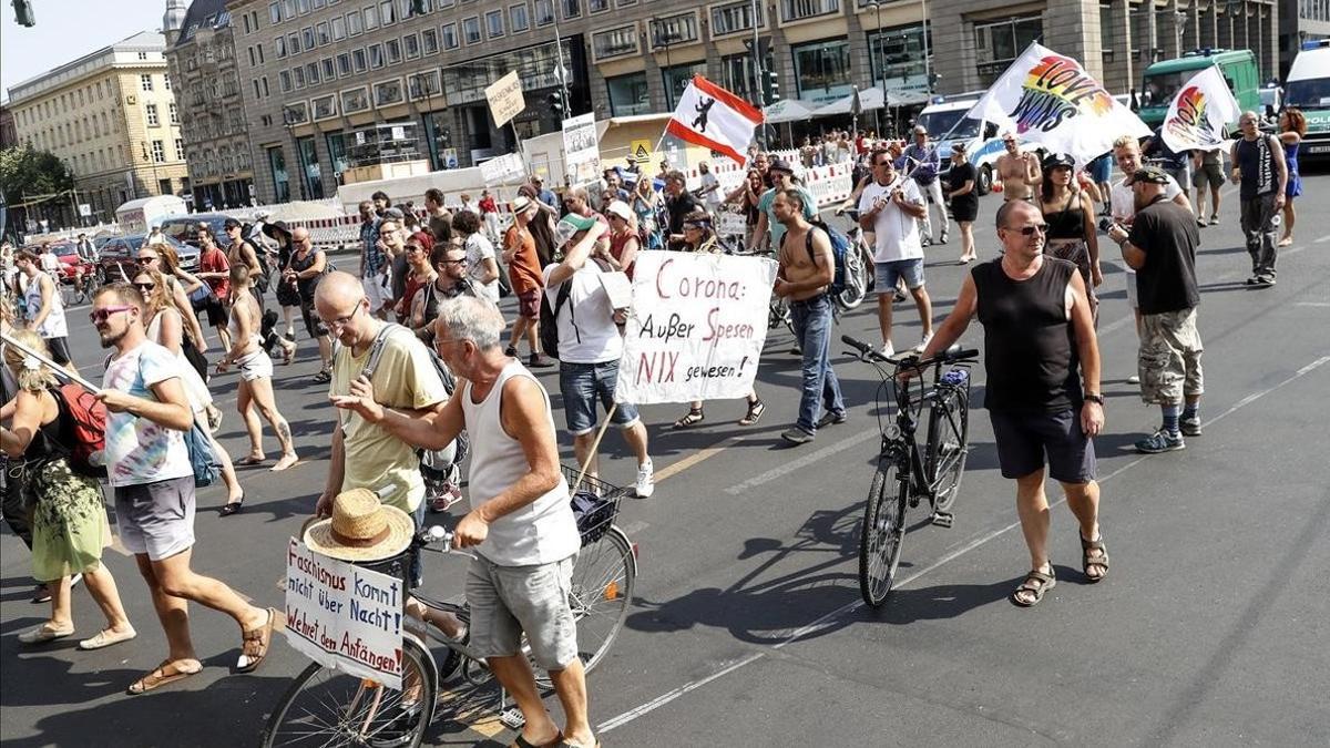 Manifestación en Berlín contra las restricciones impuestas por el Gobierno contra el covid-19.