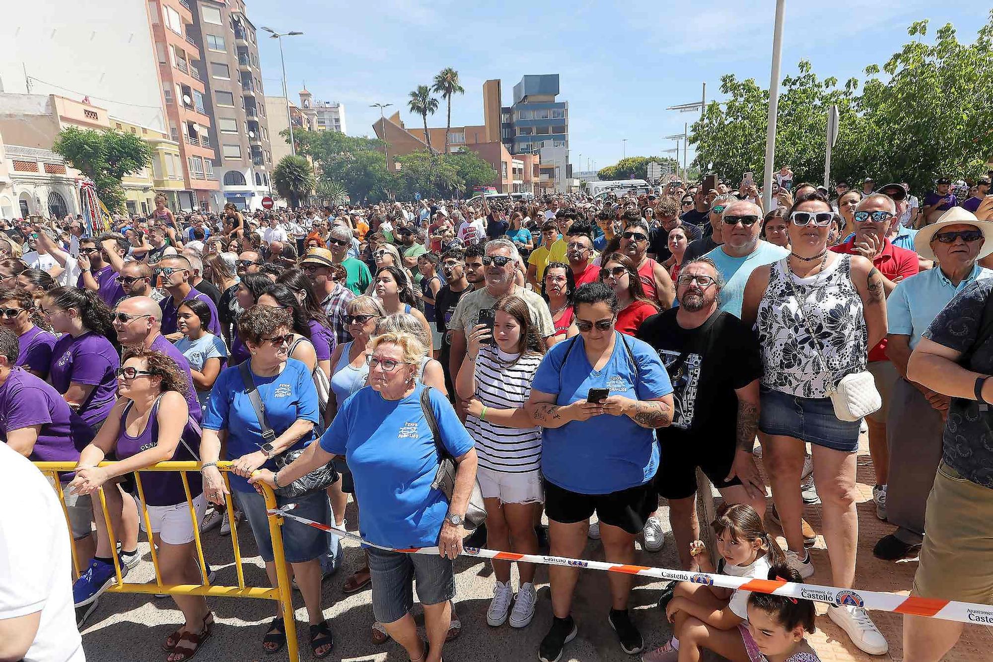 El Grau da inicio a las fiestas de Sant Pere con pólvora, bous y música