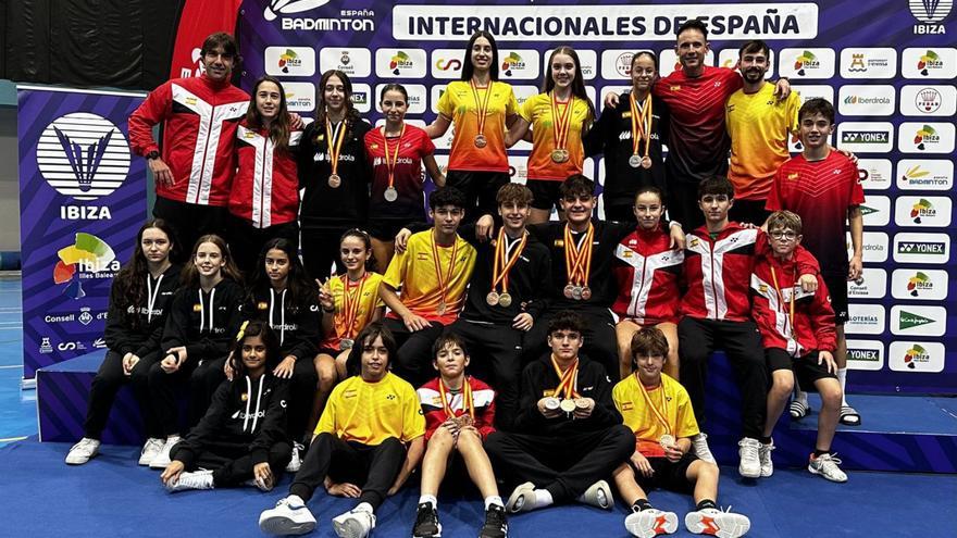 Foto de familia de
los medallistas de España. FESBA