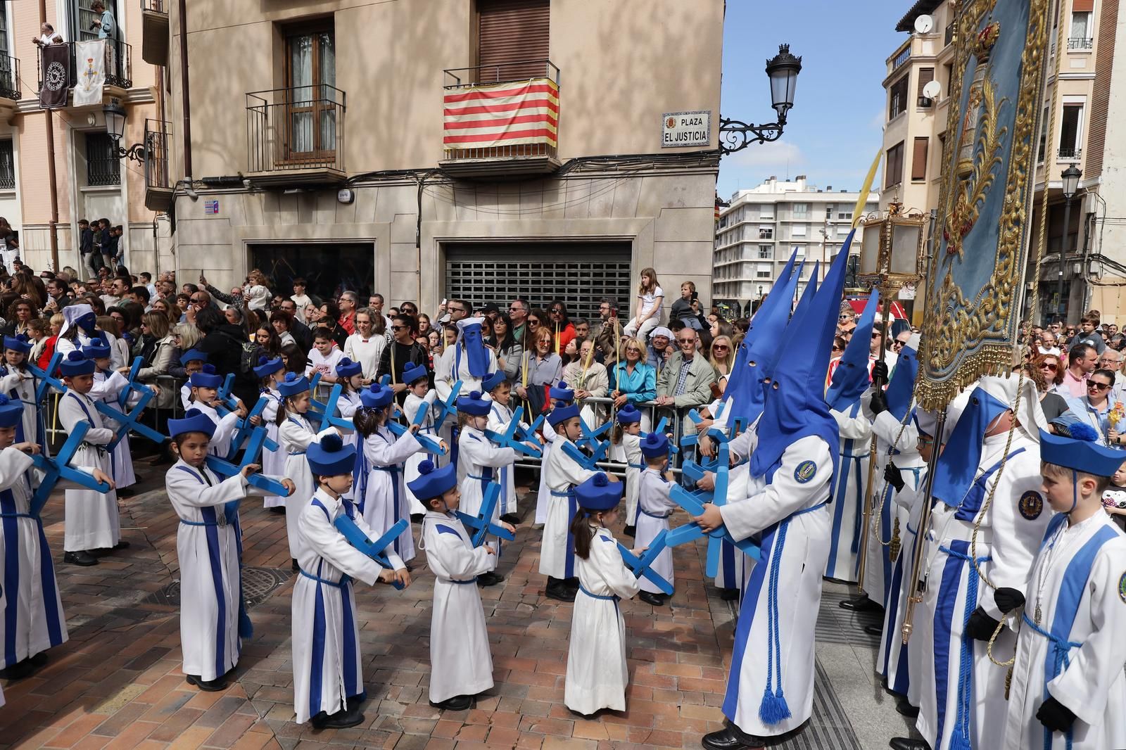 En imágenes | Emoción y mucho público en la procesión de las palmas de Zaragoza