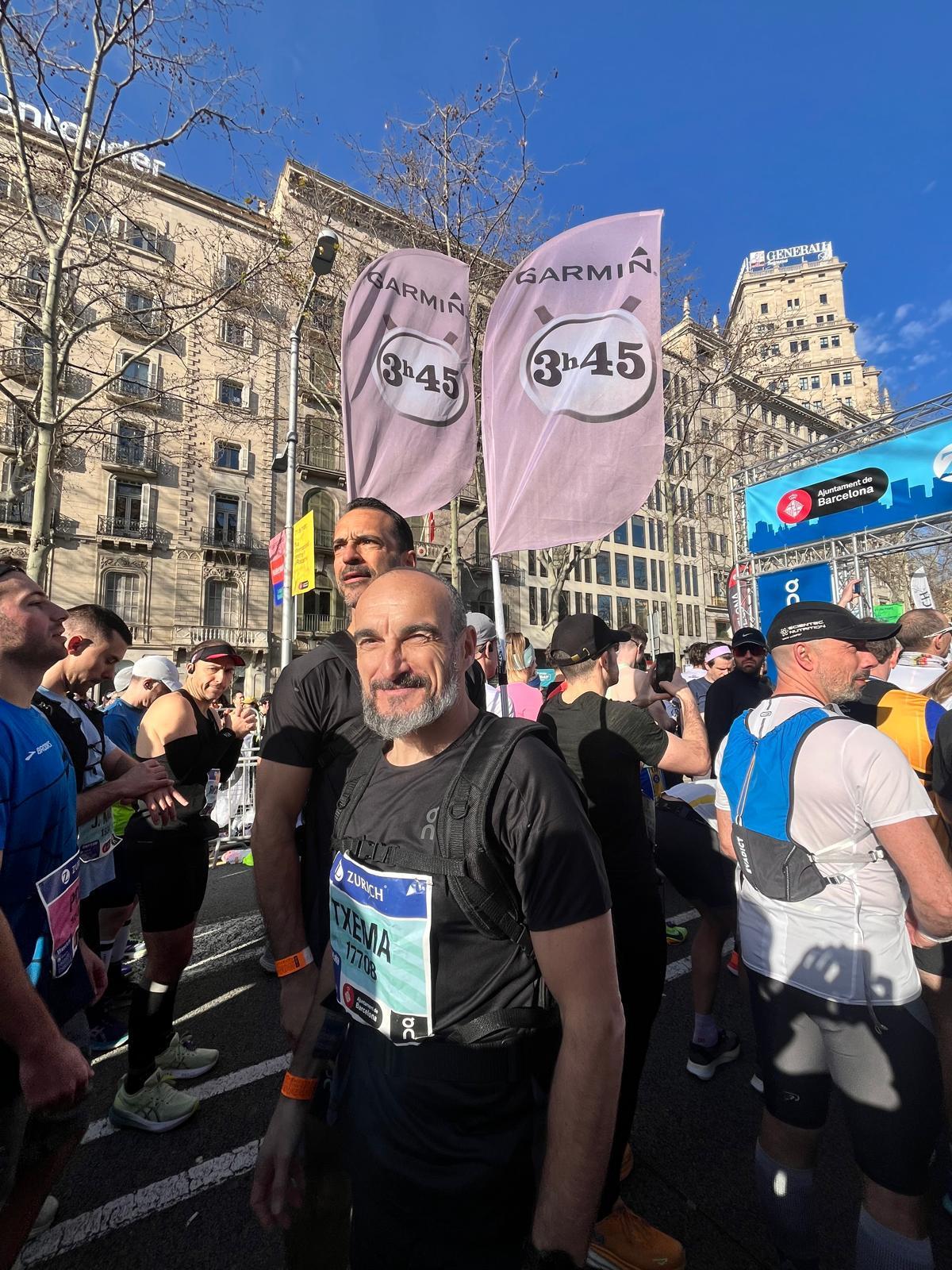 Txema, haciendo de liebre en la maratón de Barcelona.