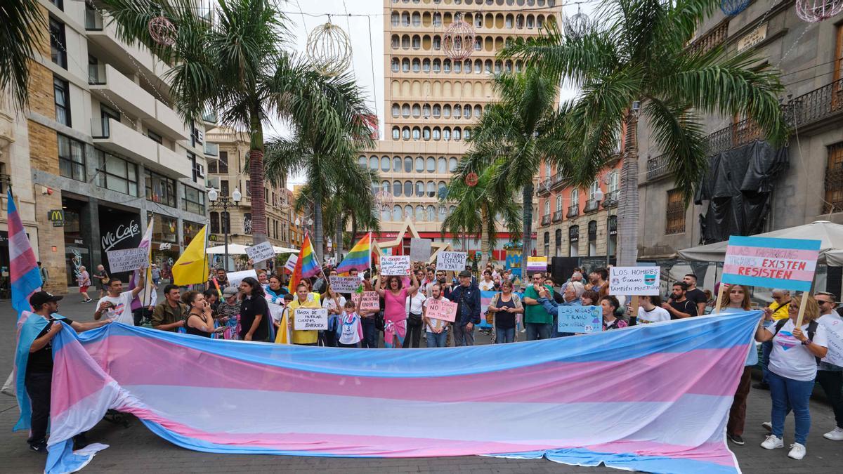 Concentración contra los recortes en las propuestas de la Ley Trans en Santa Cruz de Tenerife
