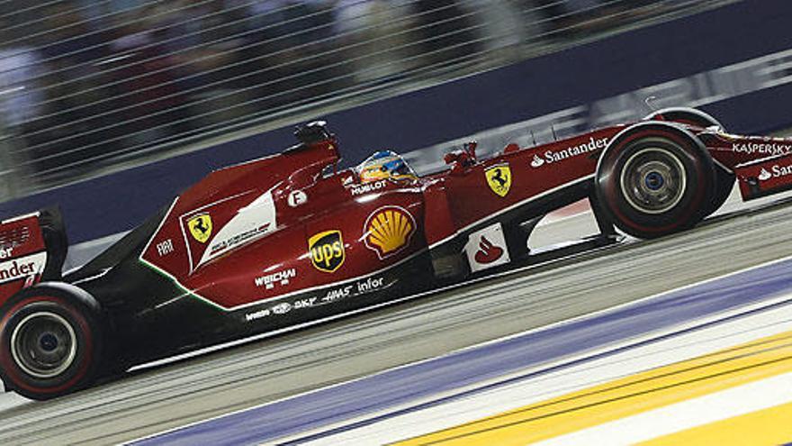 Alonso, en plena carrera en Singapur.