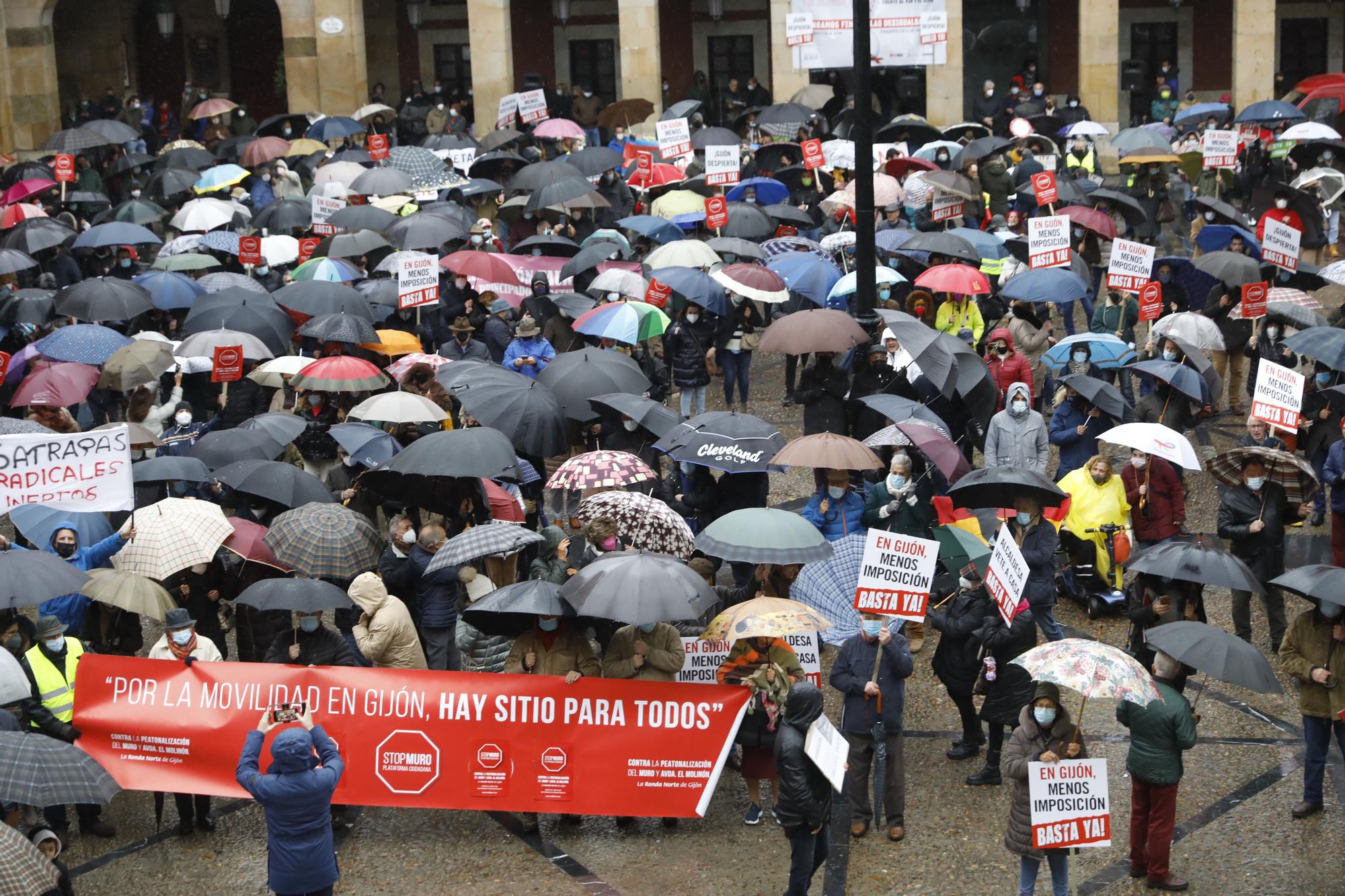 En imágenes: así fue la manifestación de ocho colectivos en la Plaza Mayor de Gijón