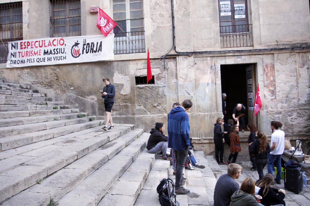 Ocupen l'antic Teatre Odeón