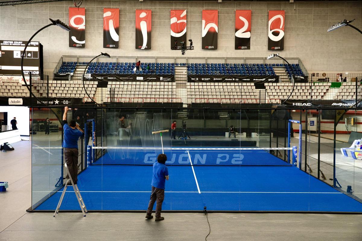 Todo listo en Gijón para disfrutar del mejor pádel internacional (en imágenes)