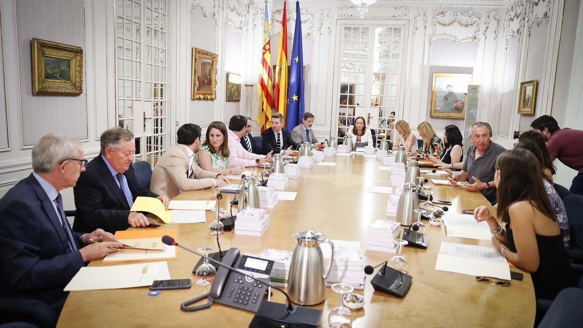 La junta de síndics se reúne este martes para fijar el pleno de elección de senadores territoriales.