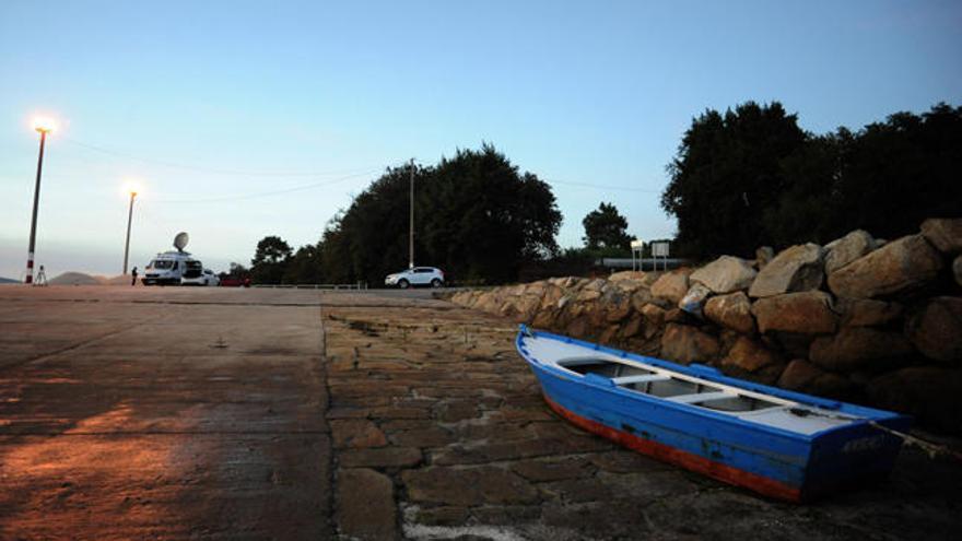 Vista del puerto de Taragoña, punto clave para la investigación, donde suelen acudir parejas en coche durante la madrugada. // I. Abella