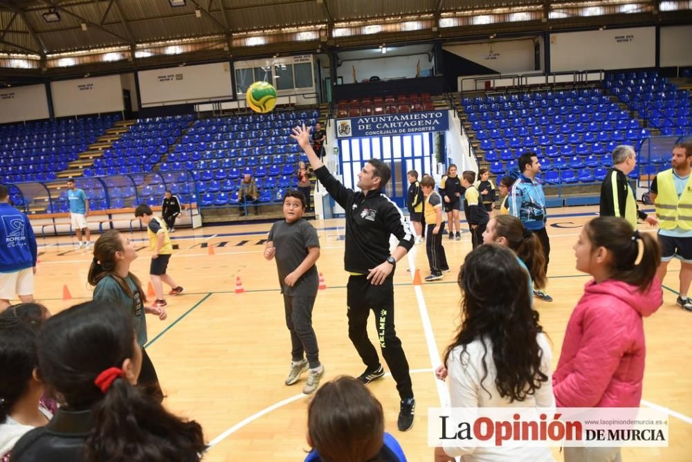 Encuentro de escolares con los jugadores del Plást