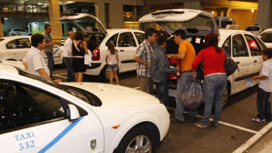 Taxis en el aeropuerto.