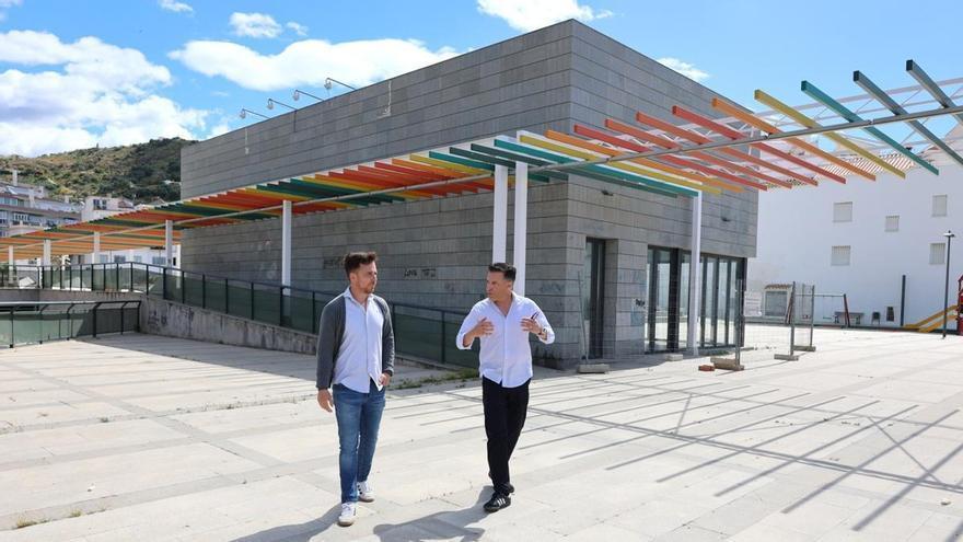 Torrox licita la concesión del bar de la plaza de La Almedina y el quiosco de la plaza María Zambrano en Los Llanos