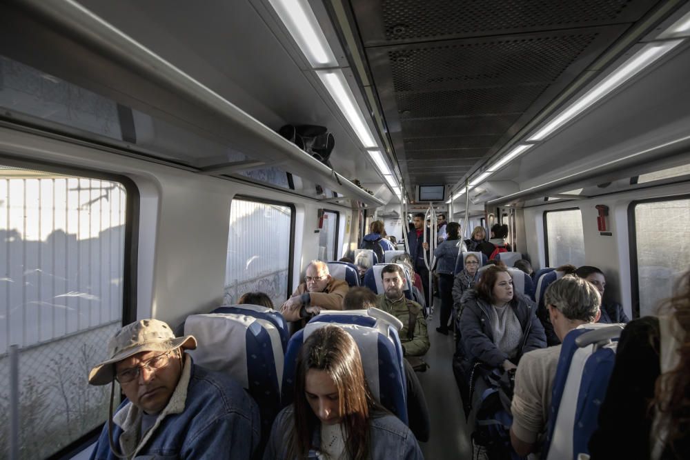 Usuarios del tren reclaman a SFM solucionar las aglomeraciones