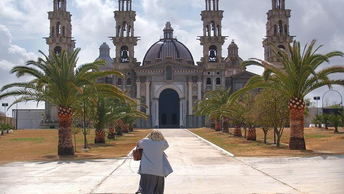 La Basílica de la Santa Faz, en el Palmar de Troya en Utrera (Sevilla).