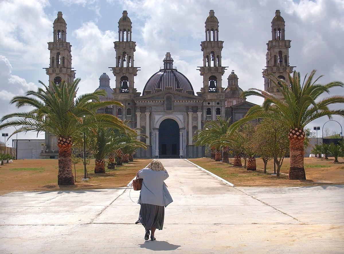 La Basílica de la Santa Faz, en el Palmar de Troya en Utrera (Sevilla).