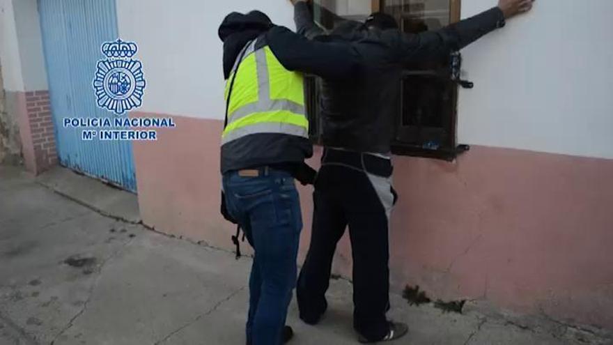 La Policía libera en Zamora y Valladolid a dos menores vendidas por su hermana