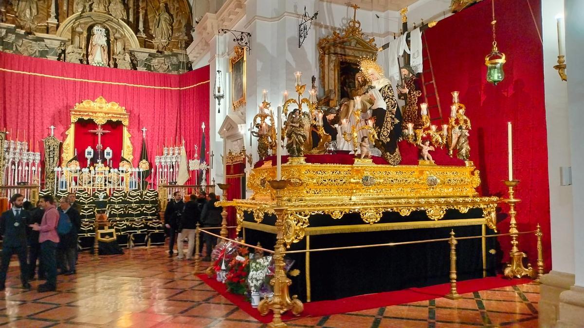 La Sagrada Mortaja y Altar de las Insignias.