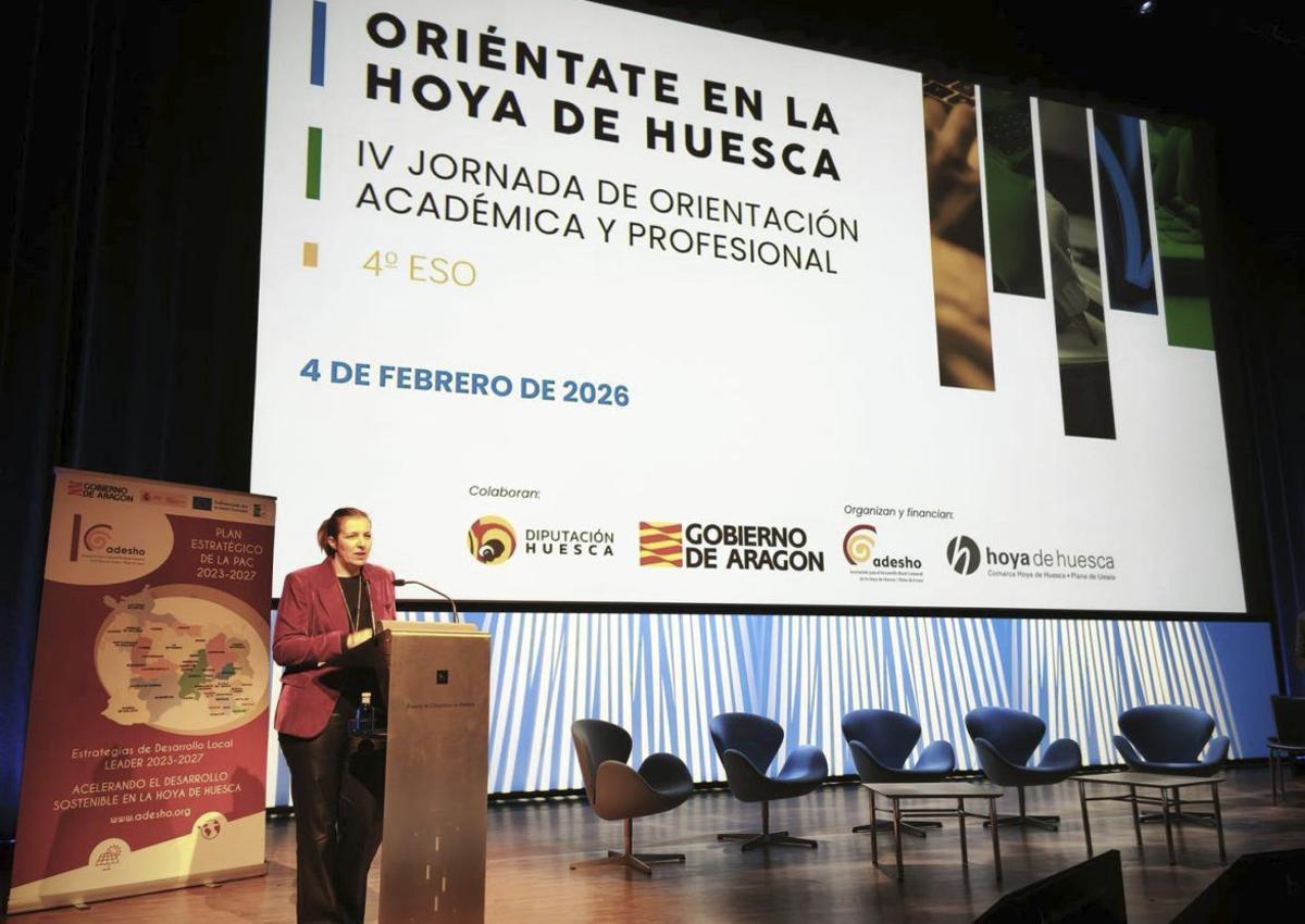 La presidenta comarcal , Mónica Soler, interviene en la jornada de orientación. |