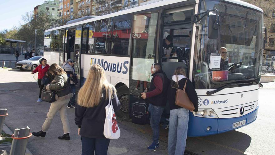 Los primeros autobuses de la línea Xàtiva-Alcoi llegan con retraso