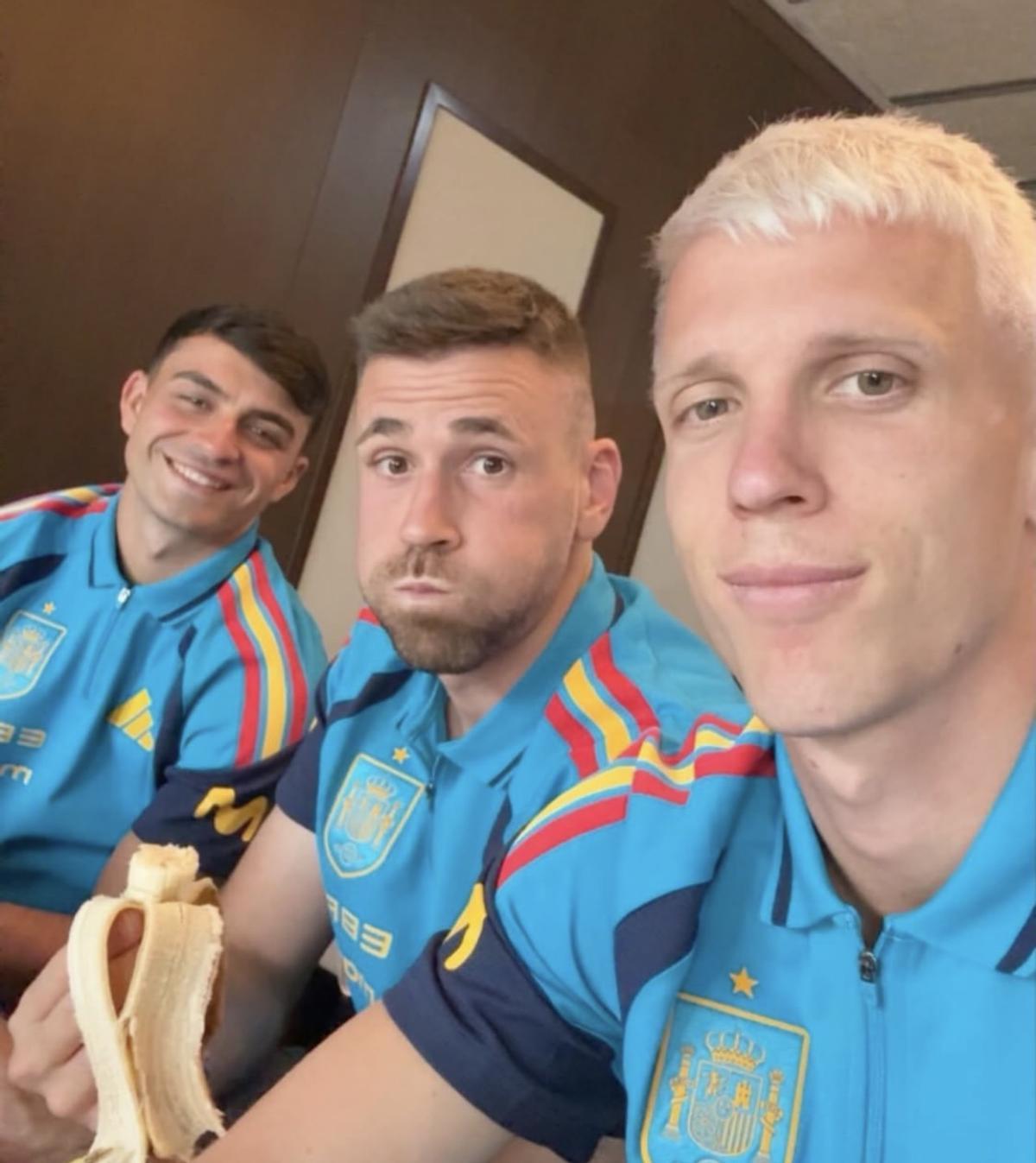 Pedri, junto a Olmo y Unai en Las Rozas.