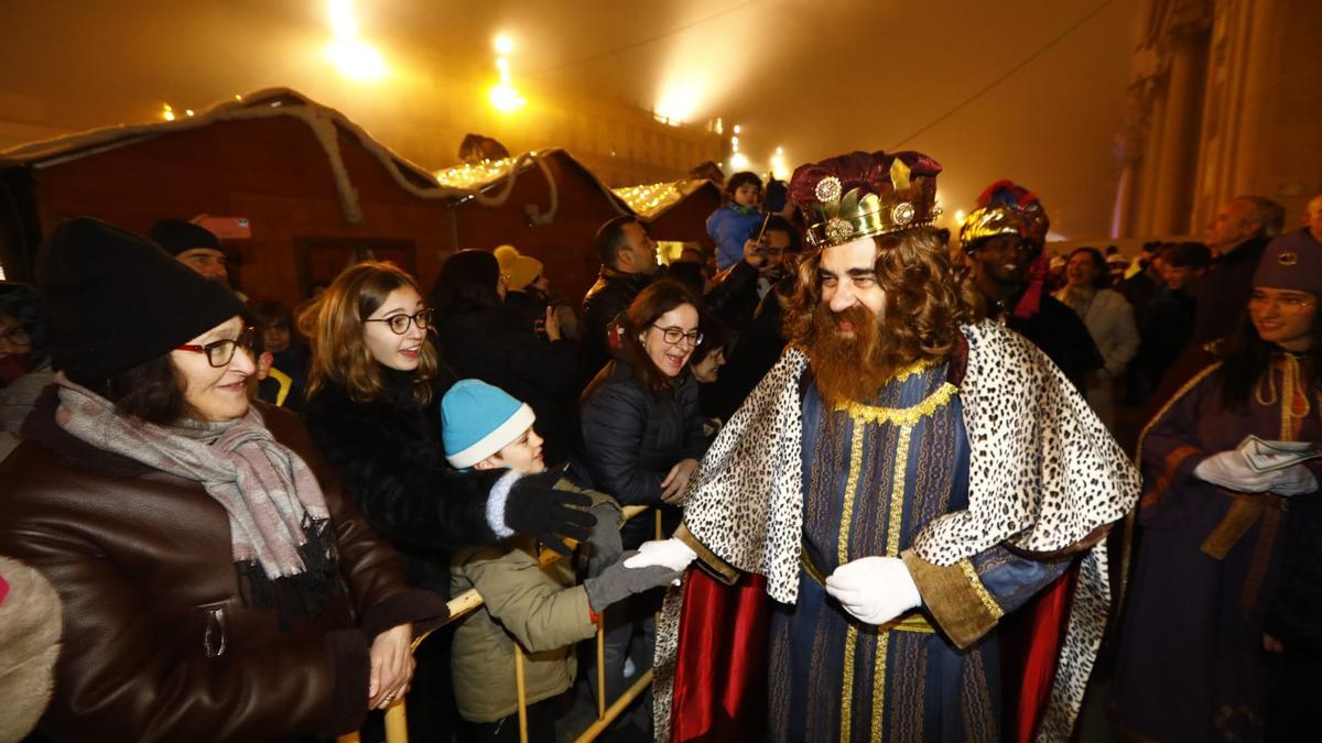 Los Reyes Magos, a su llegada a la plaza del Pilar de Zaragoza