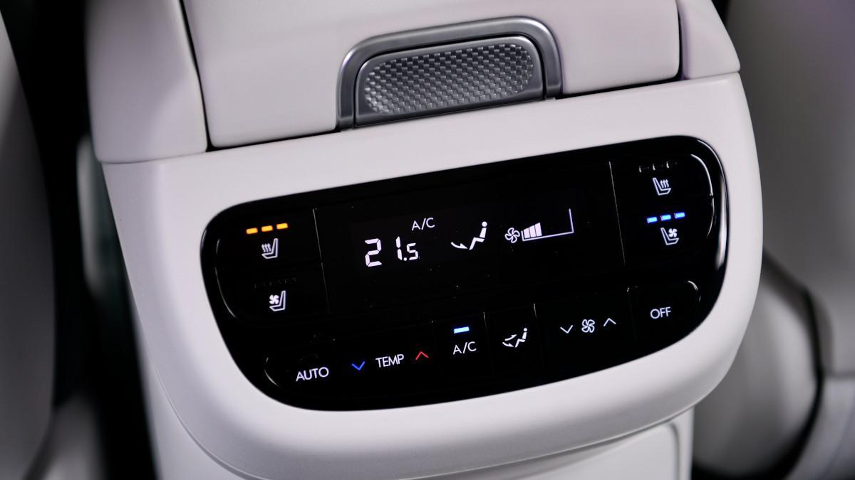 Los ocupantes traseros tambien tienen asientos ventilados y calefactados