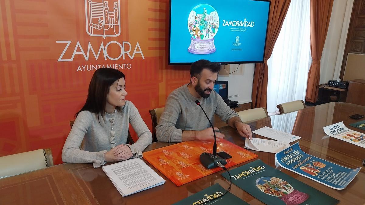 Los concejales Sara de la Higuera y David Gago.