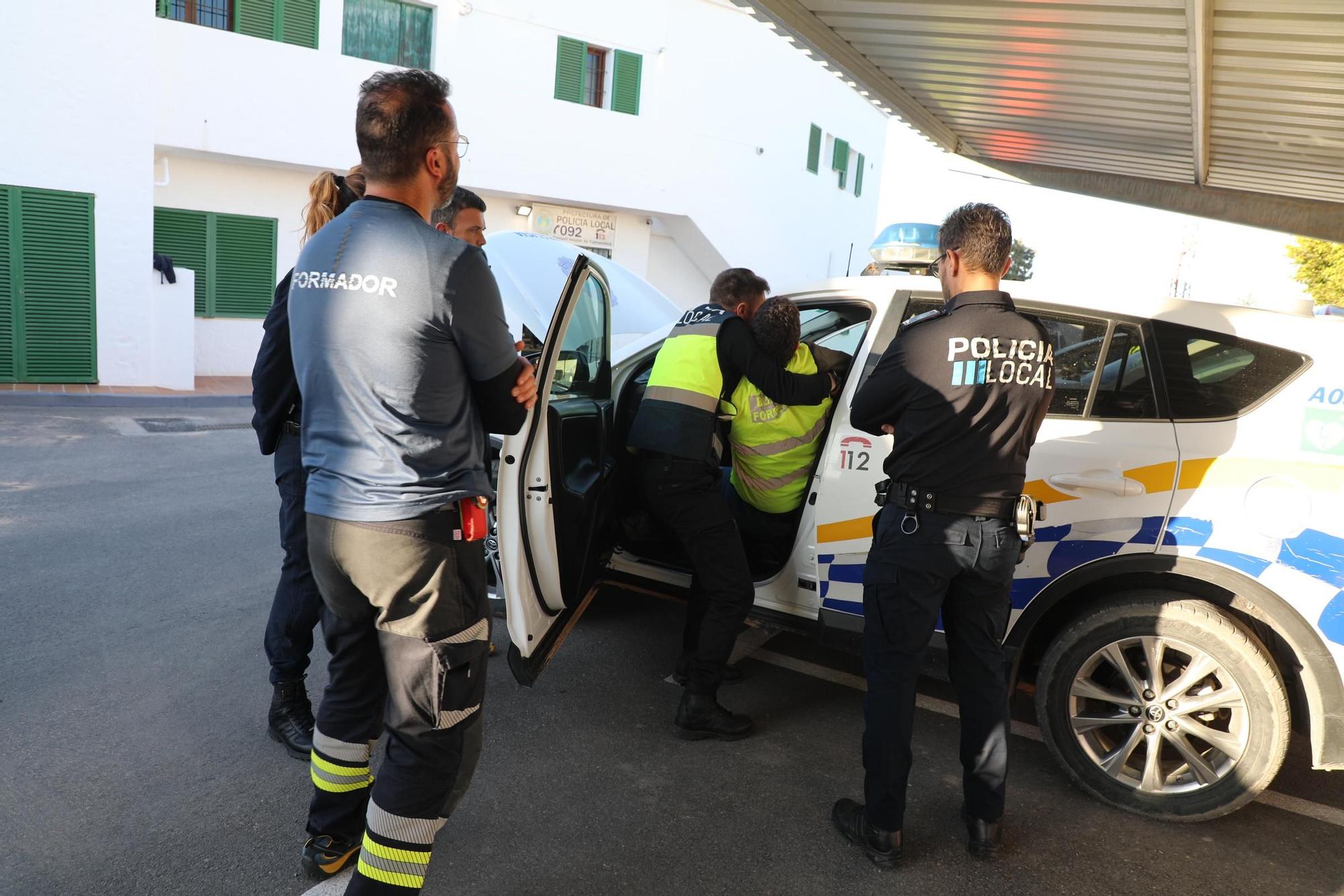 La Policía Local de Formentera realiza unas prácticas en una imagen de archivo