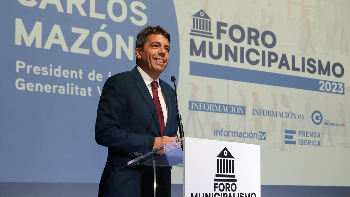 El president, Carlos Mazón, en el Foro Municipalismo del Club Información de Alicante.