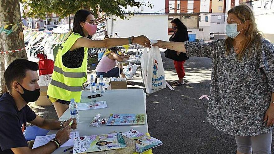 Versalles reparte el bollo a los socios