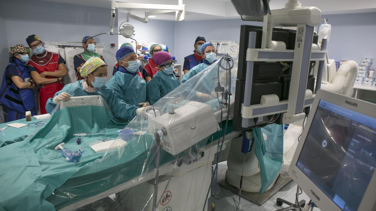 Cirujanos vasculares forman a cirujanos vasculares en Quirónsalud Málaga
