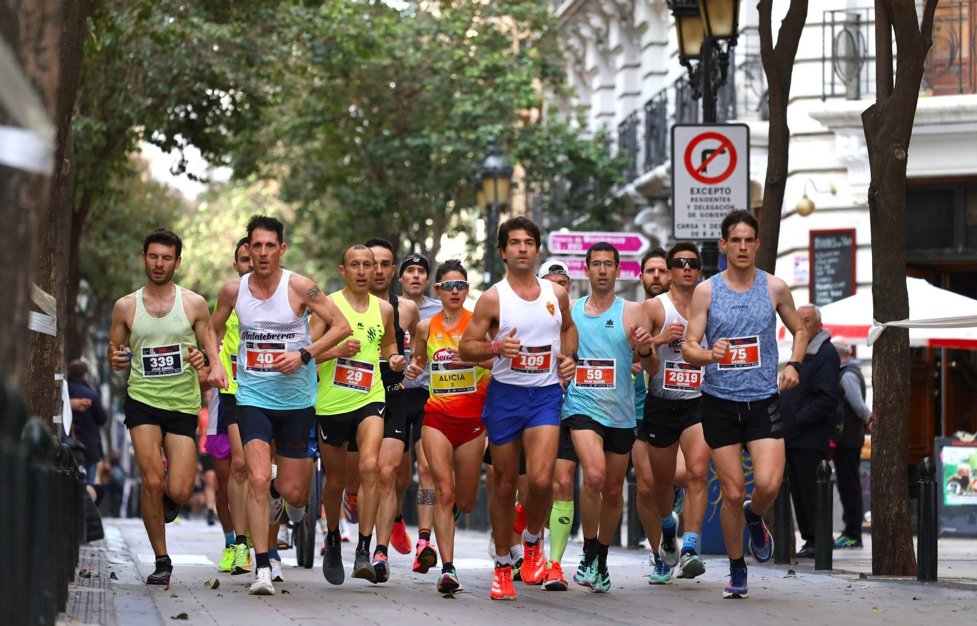 En imágenes | Búscate en el Medio Maratón de Zaragoza 2024