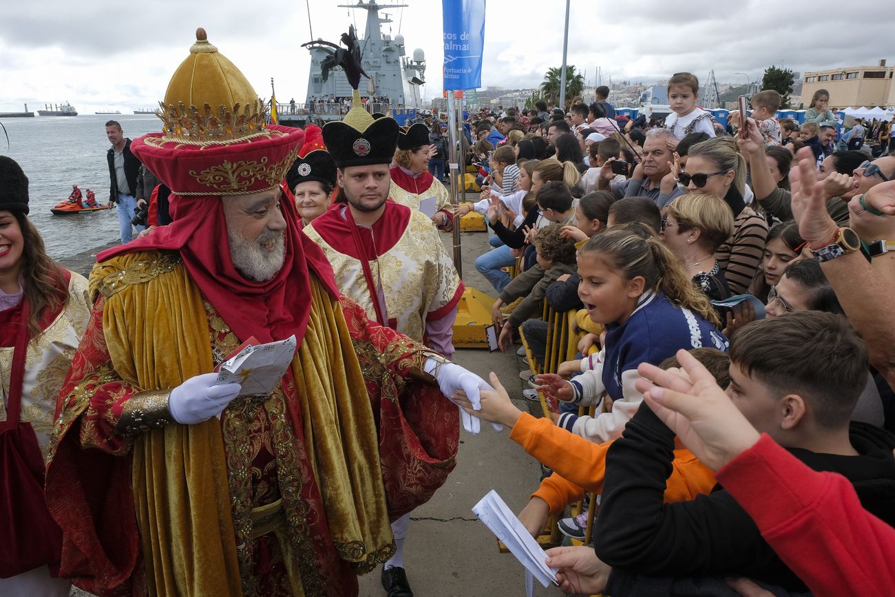 Recibimiento a los Reyes Magos a su llegada a la Base Naval de Las Palmas de Gran Canaria