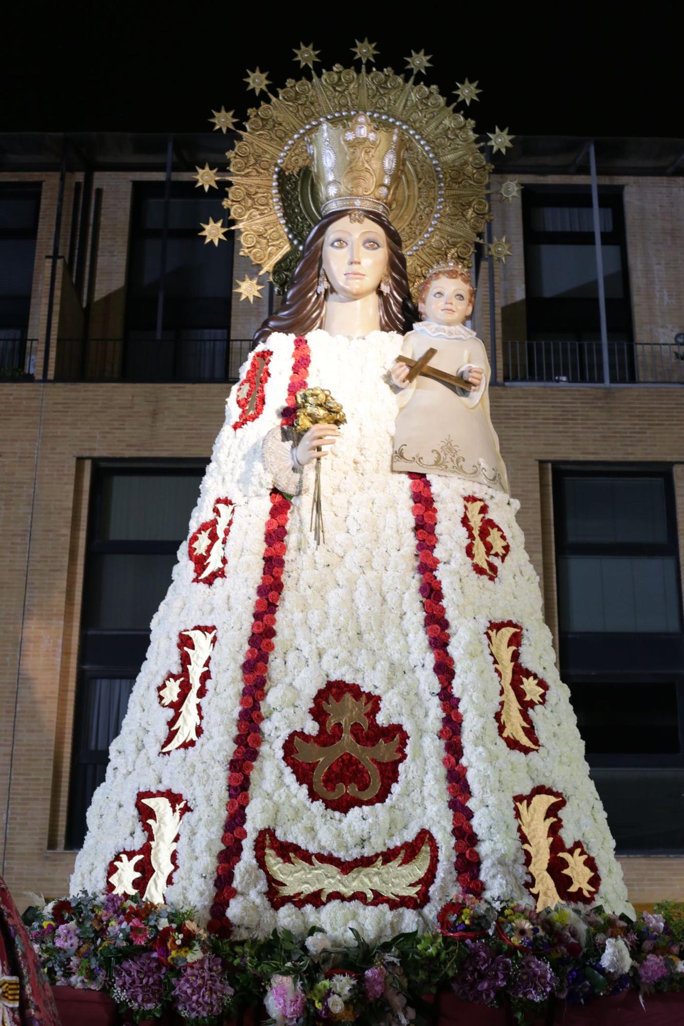 Ofrenda a la Virgen en Catarroja