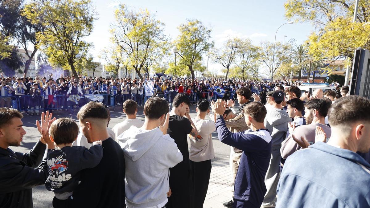 Así ha sido el recibimiento previo de la afición del Hércules para el clásico frente al Murcia