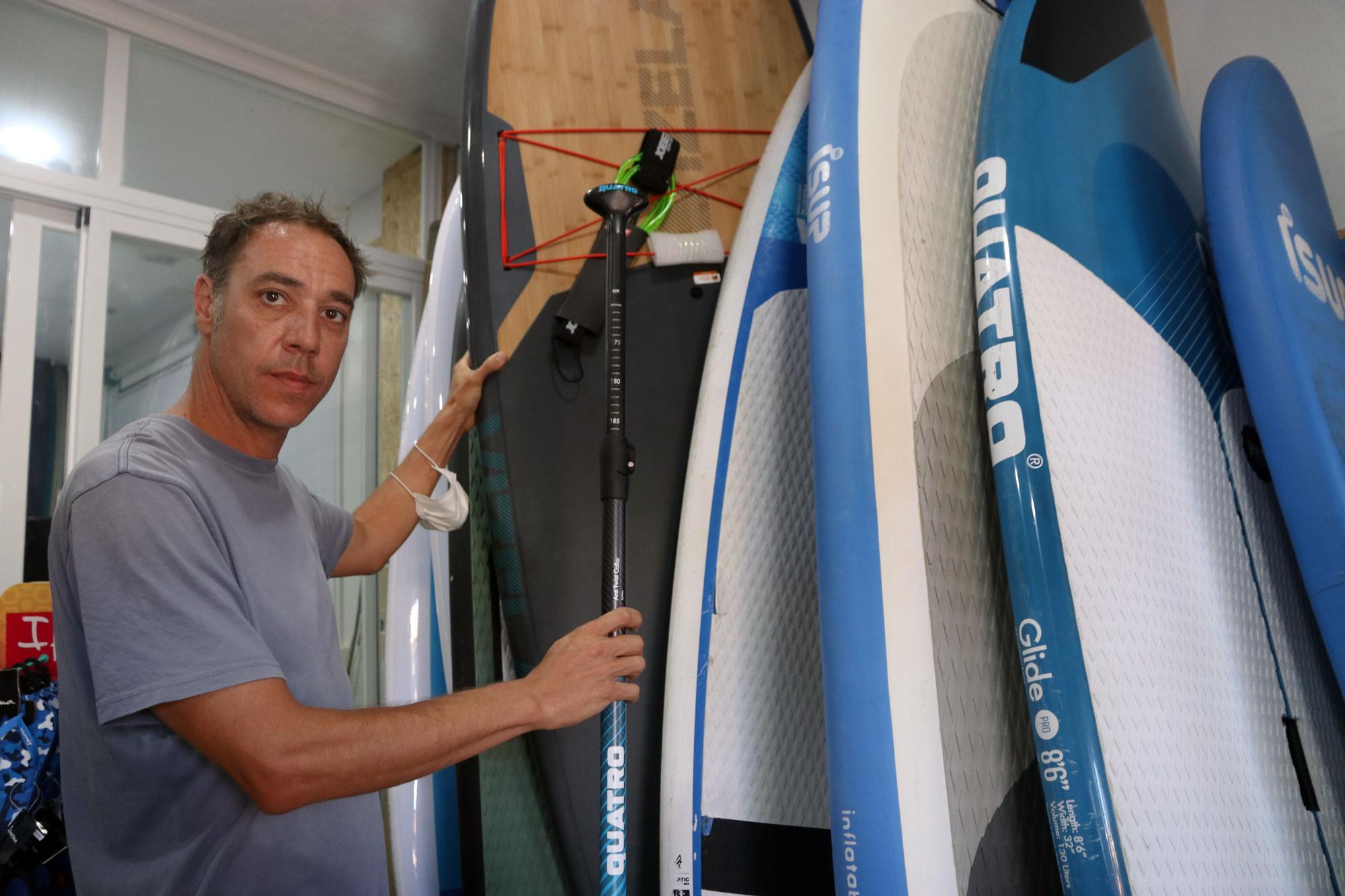 Aumenta la práctica de surf y paddel surf en las playas de Málaga